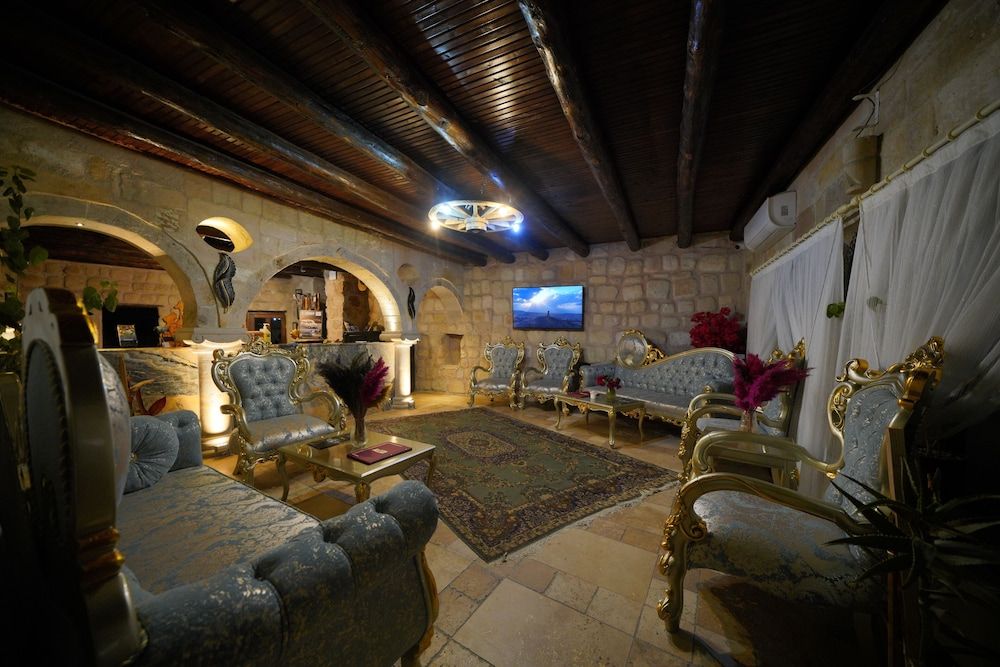 Holiday Cave Hotel 2