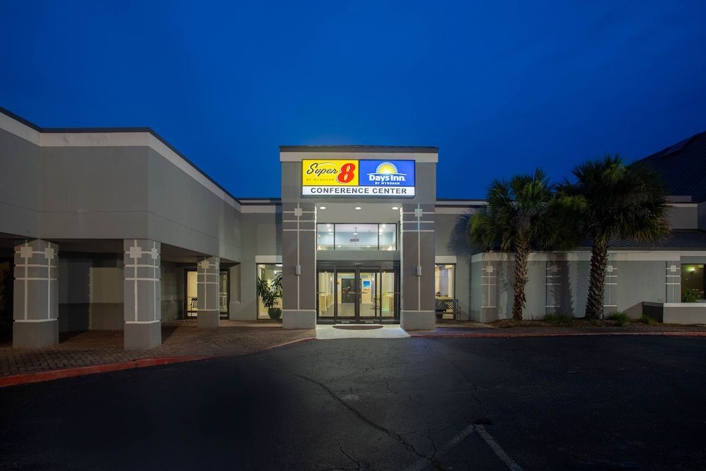 Days Inn by Wyndham Mobile I-65 1