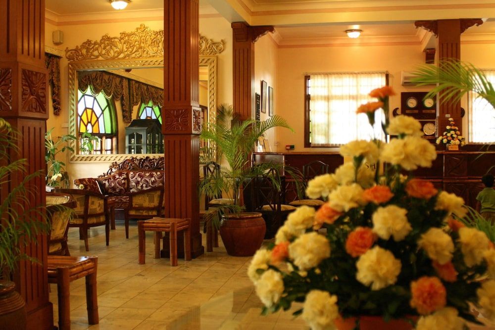 Protea Hotel by Marriott Dar es Salaam Courtyard 2