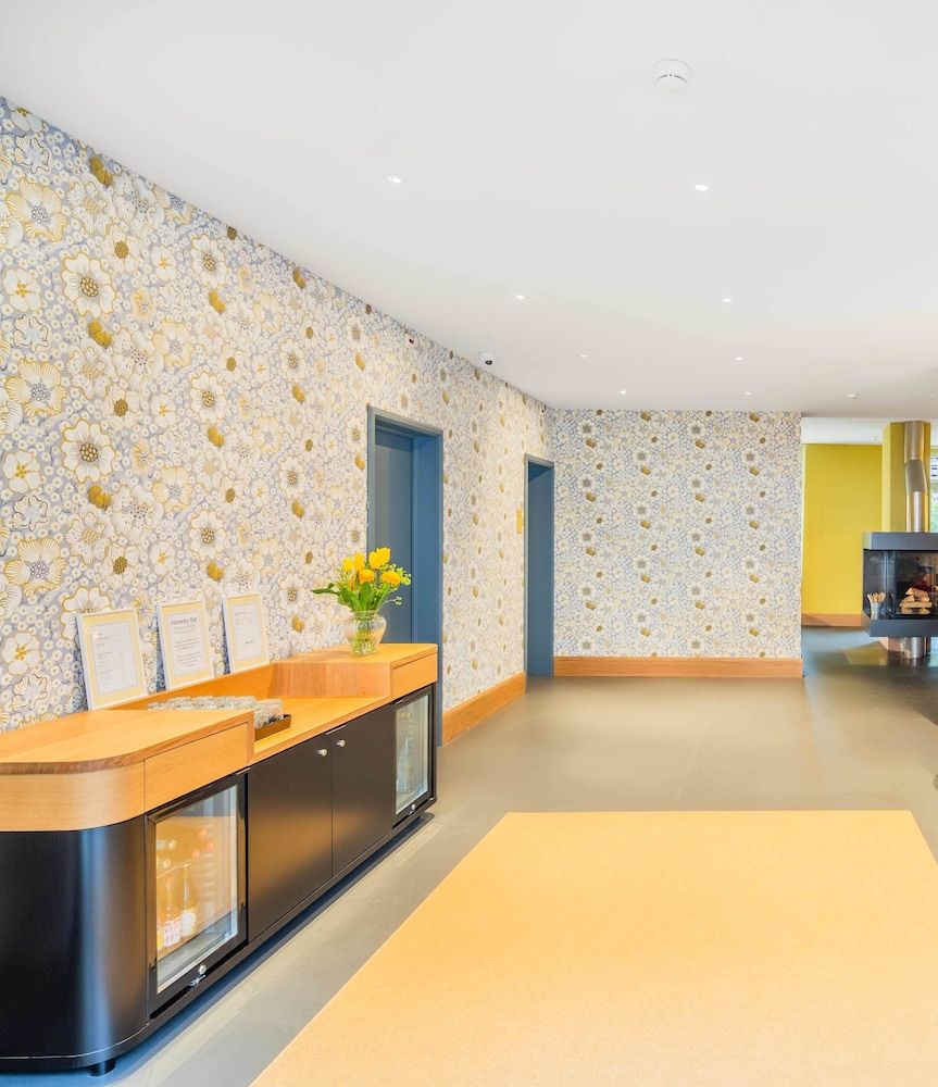 Alma Hotel - Boutique hideaway by the lake with rooftop and ladies-only wellness 2