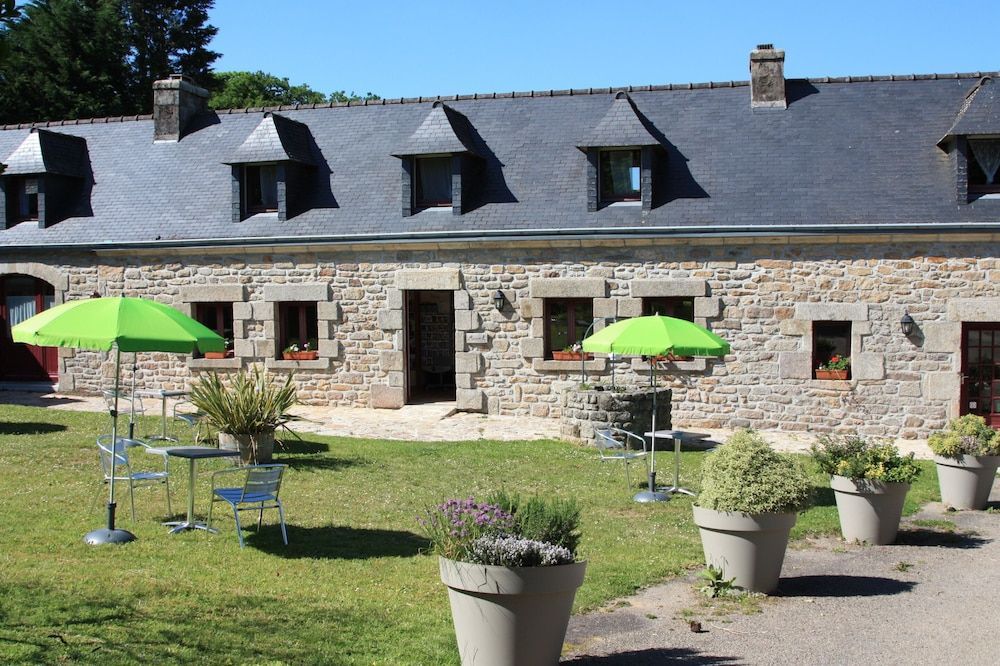 Domaine de Lesvaniel 1
