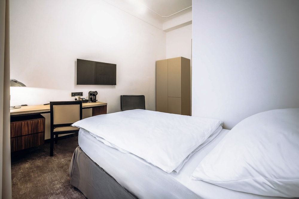 Esplanade Self Check-in Hotel 2