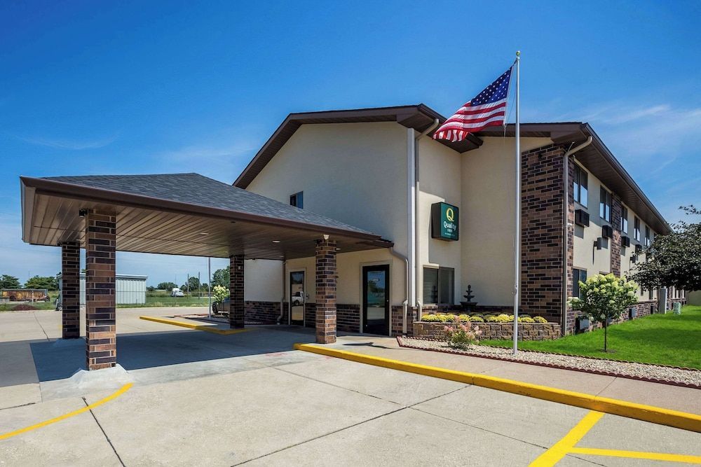 Quality Inn Galesburg near US Highway 34 and I-74 1
