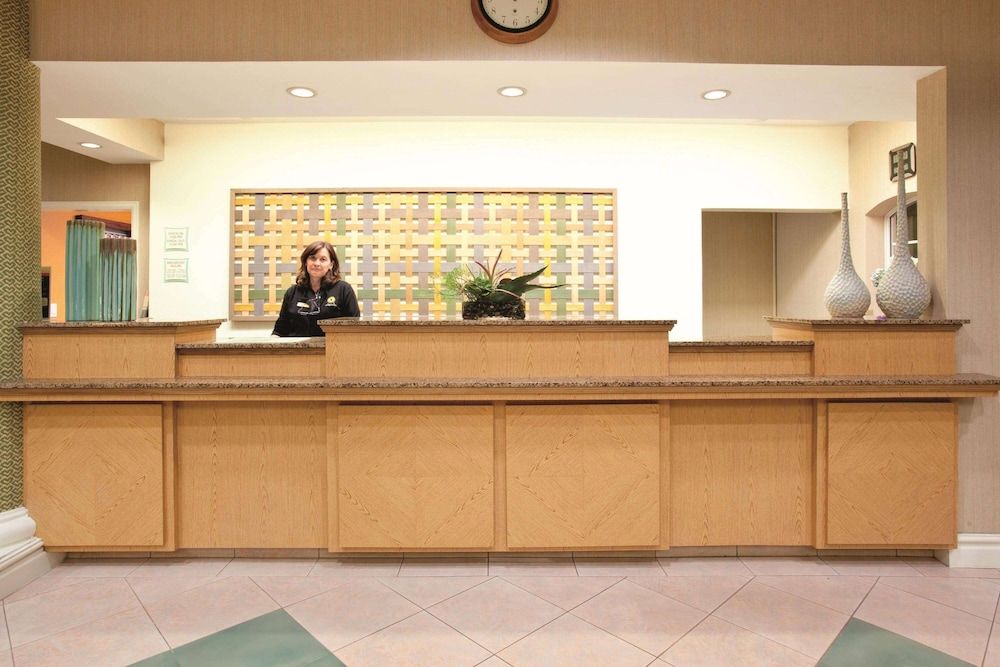 La Quinta Inn & Suites by Wyndham Colorado Springs South AP 2