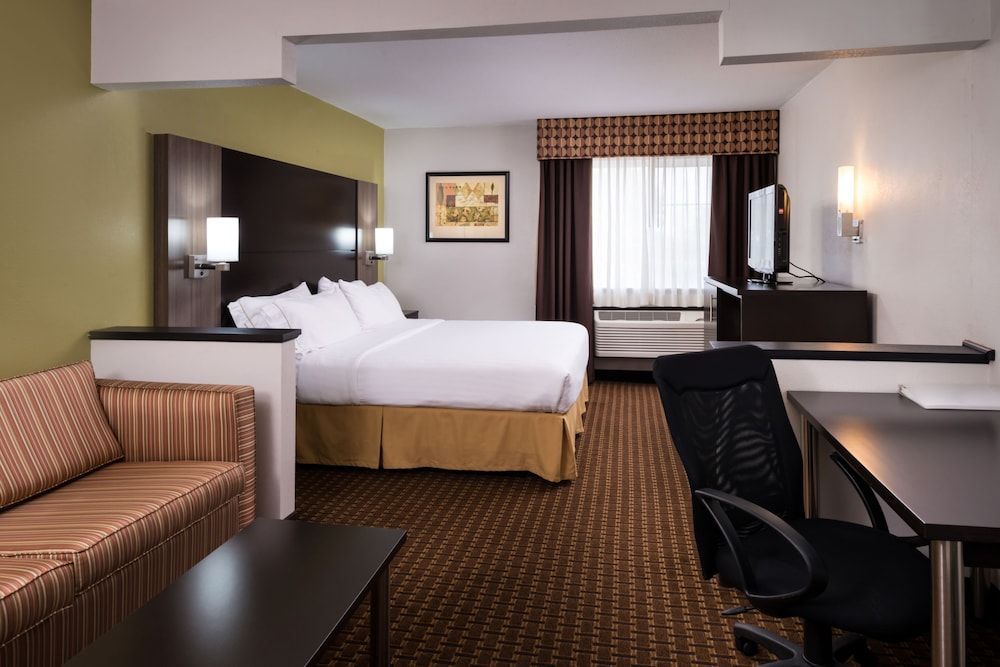 Holiday Inn Express & Suites BUCYRUS by IHG 2