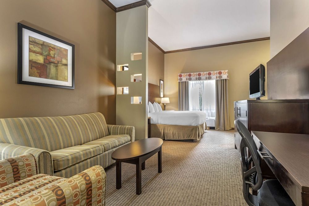 Best Western Plus Texoma Hotel & Suites 1