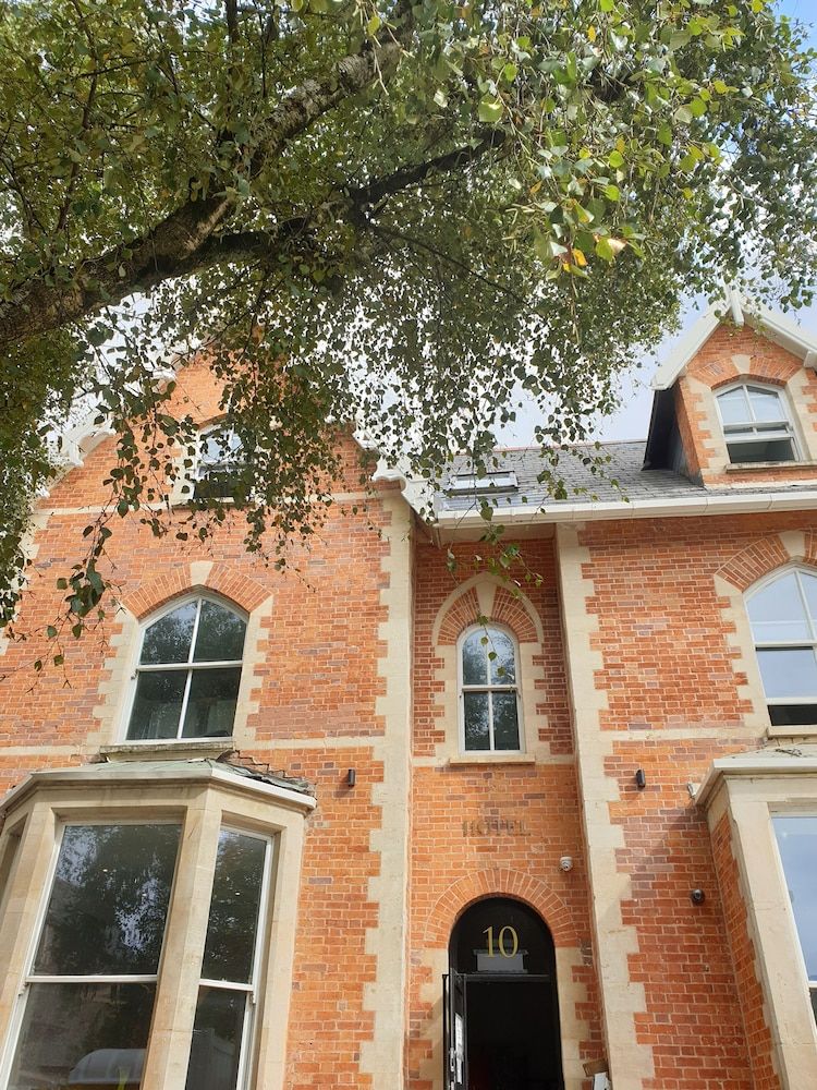 The Spires Serviced Apartments Cardiff 1
