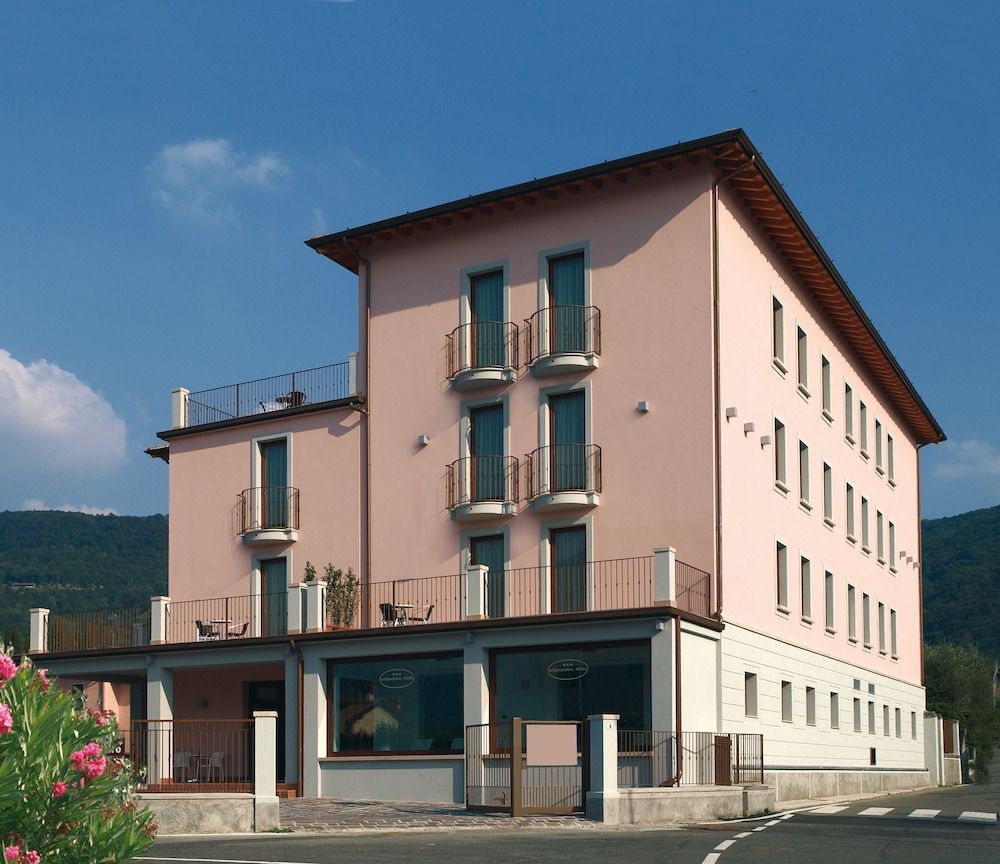 International Hotel 1