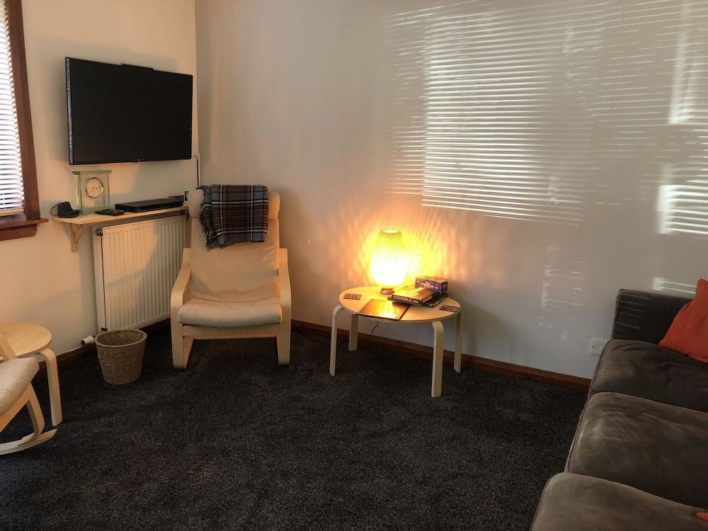 Super 2 Bedroom Flat near Dalkeith Town Center 1