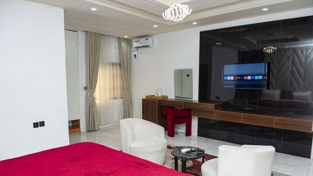 Londa Hotel and Suites-Guest Room 1