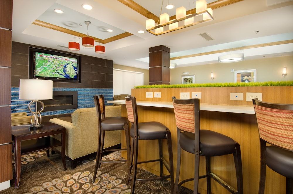 Holiday Inn Express & Suites ALEXANDRIA - FORT BELVOIR by IHG 1