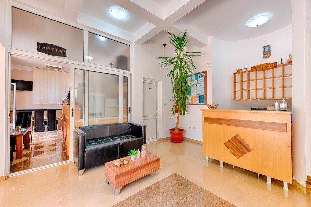 HOTEL DANA 2