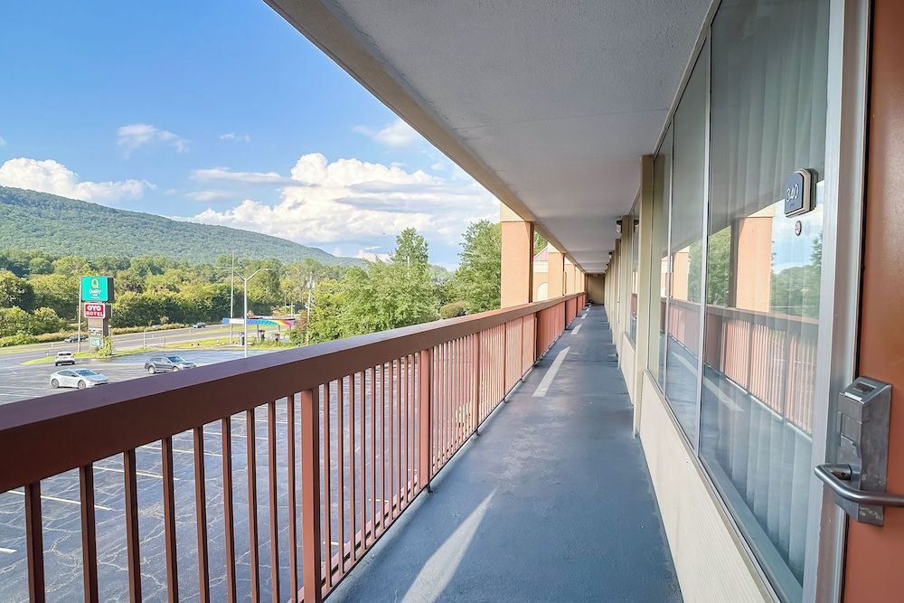 OYO Hotel Harriman near I-40 2