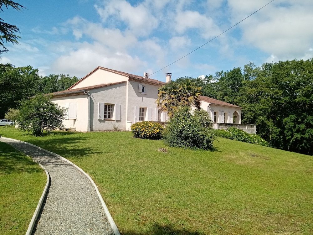 LE CHEMINARD 1