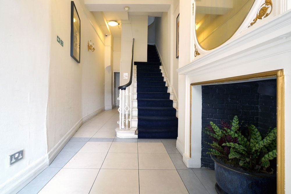 17 Hertford Street 2