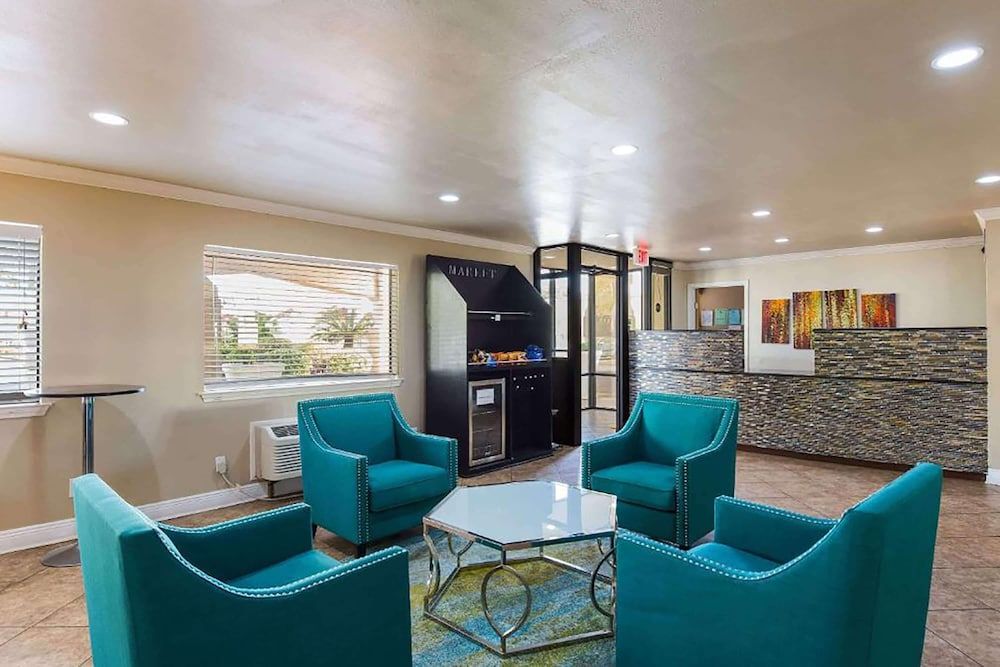 Days Inn by Wyndham Foley - North Gulf Shores 2