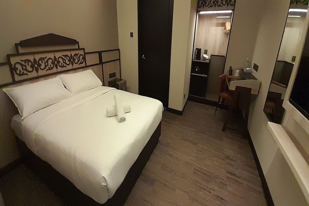 Lion Peak Hotel Hamilton 1