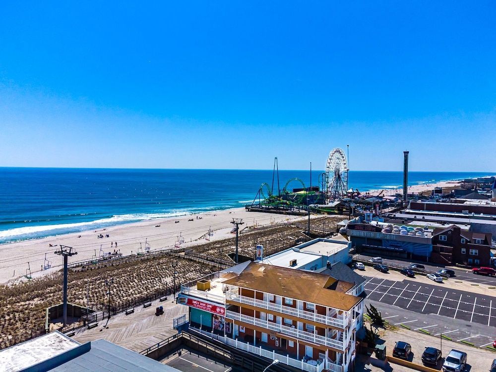 Boardwalk Hotel Charlee & Beach House Rentals 1