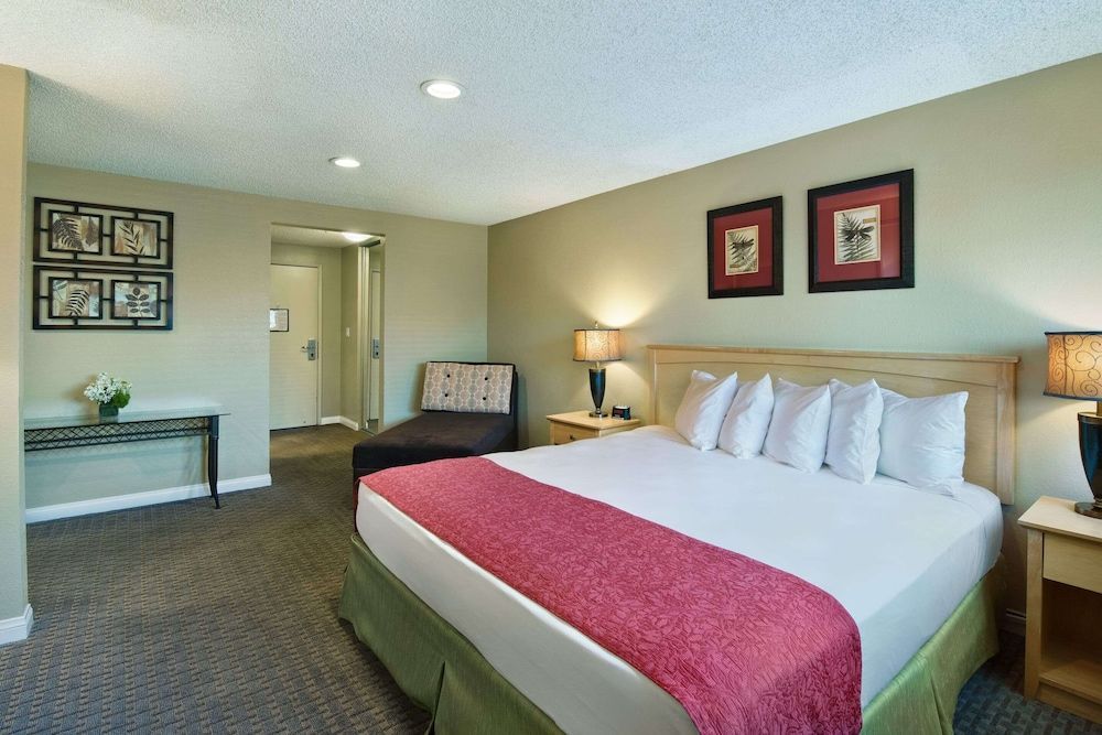 Oxnard Inn Lancaster 1