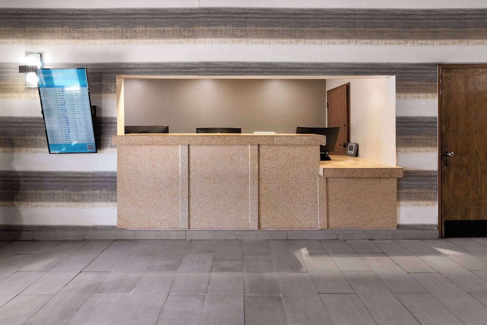 SYLO Hotel Denver Airport, a Ramada by Wyndham 2