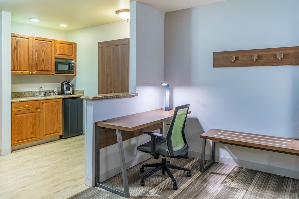 Holiday Inn Express & Suites ROCKY MOUNT/SMITH MTN LAKE by IHG 2