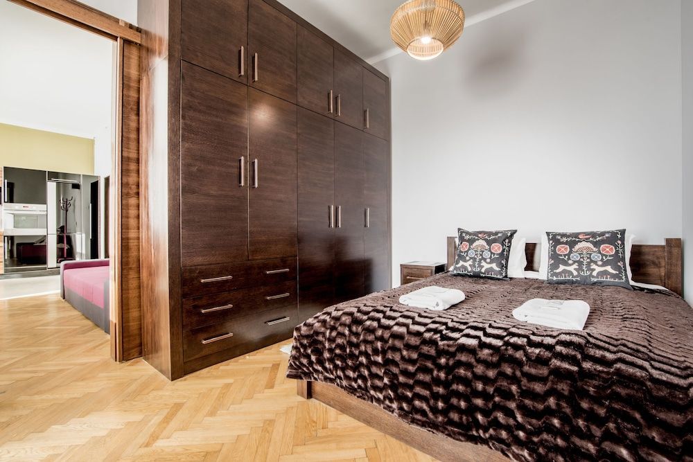 Platinum Suites 2