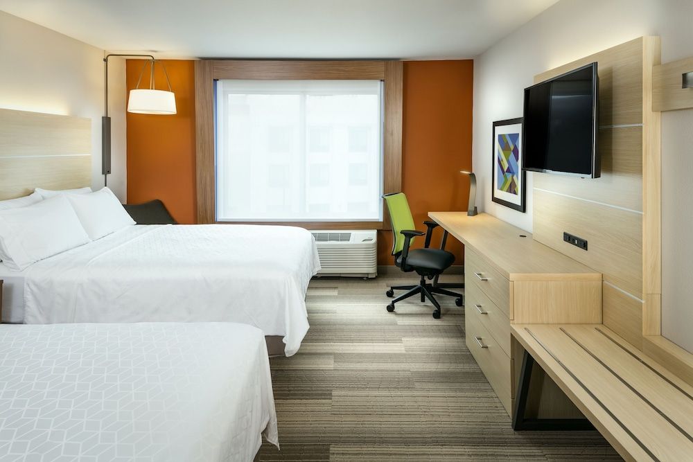 Holiday Inn Express & Suites MEDFORD by IHG 2