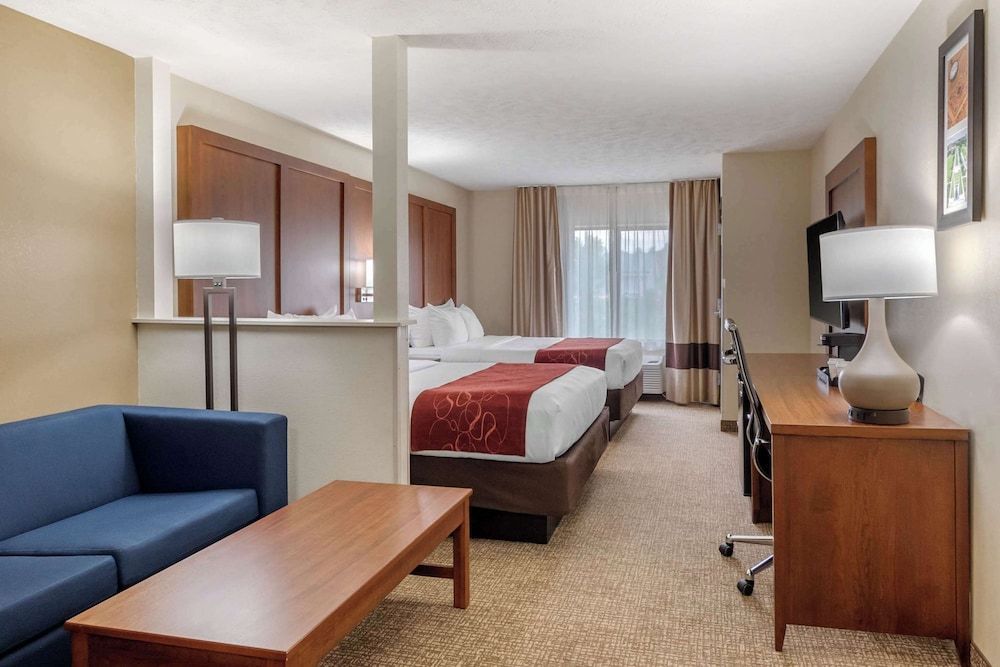 Comfort Suites Speedway - Kansas City 1
