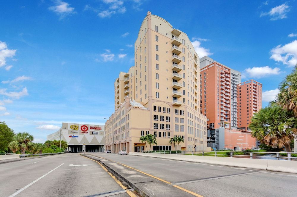 Dadeland Towers by Miami Vacations 1
