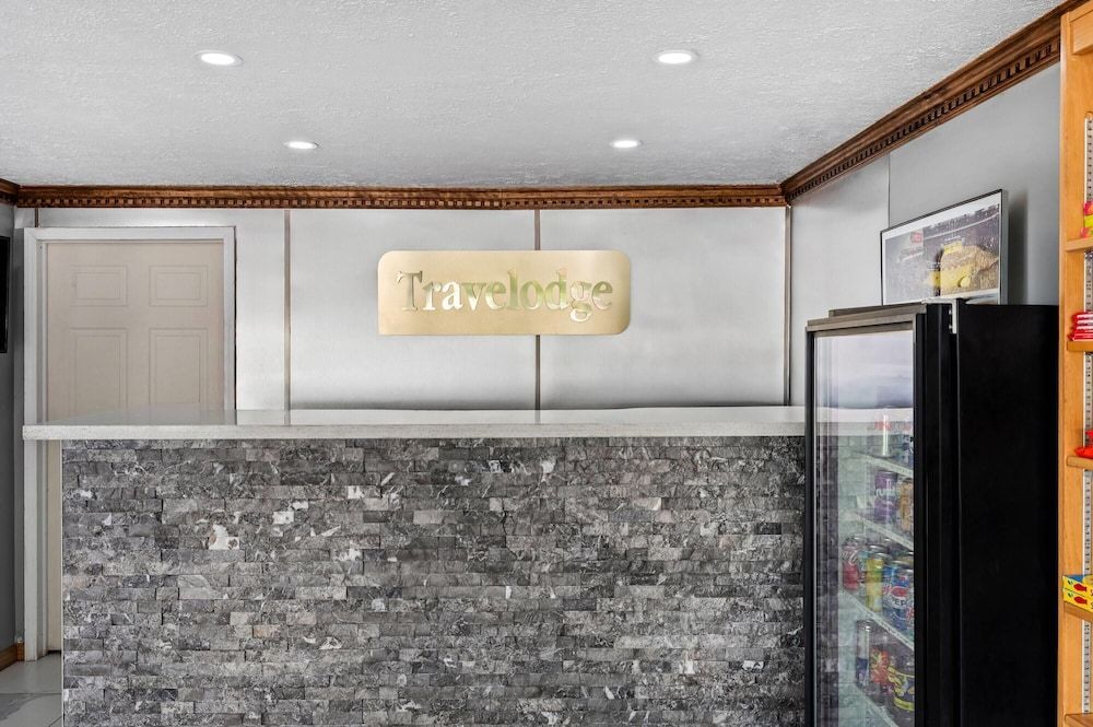 Travelodge by Wyndham Bloomington 2