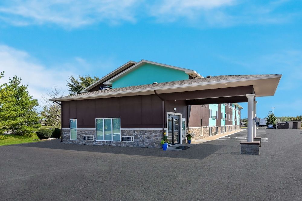 Baymont Inn & Suites by Wyndham 1