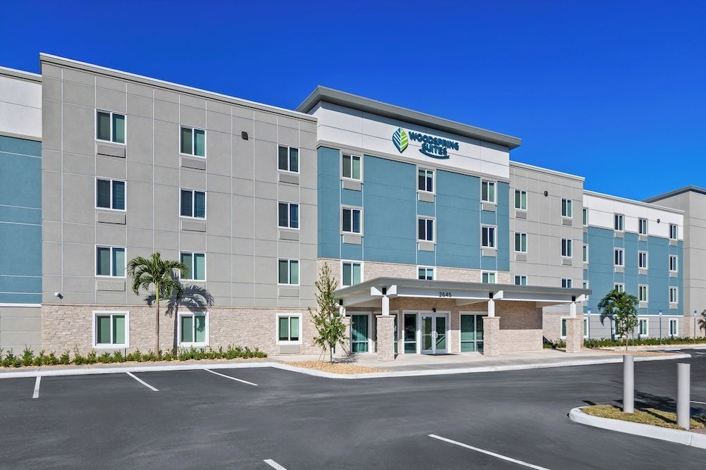 WoodSpring Suites Palm Springs - West Palm Beach 1