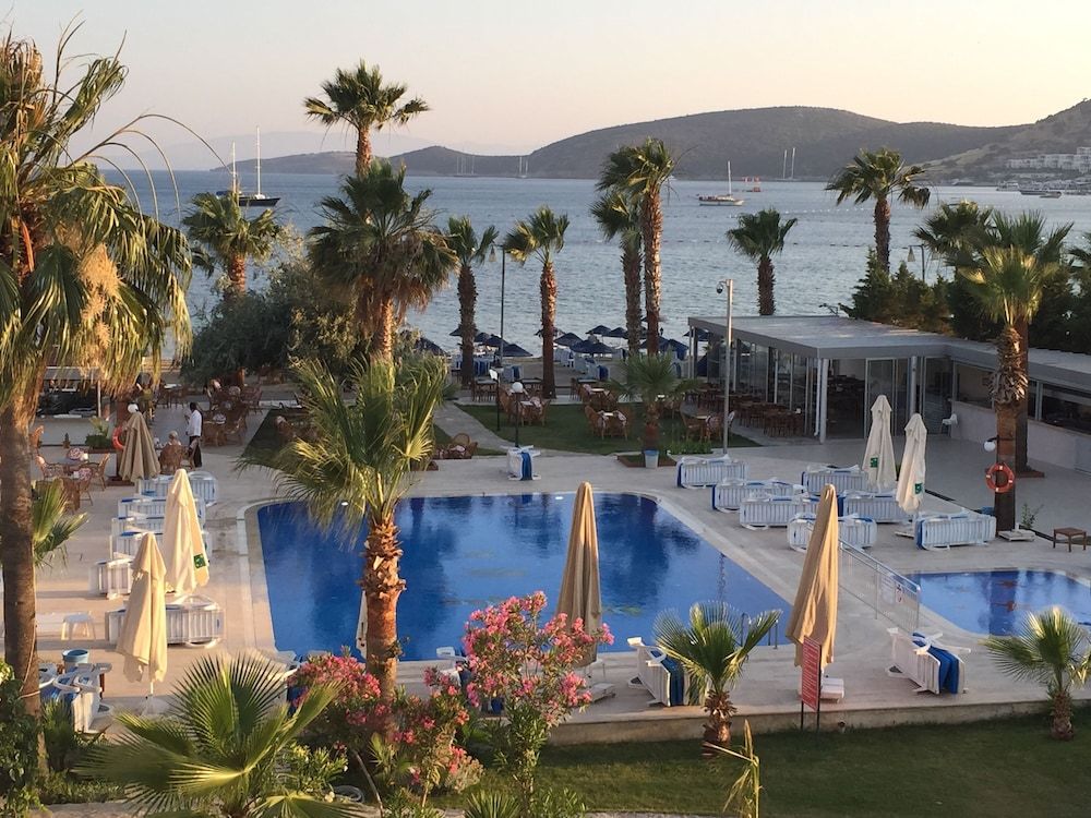 Nagi Beach Hotel 1