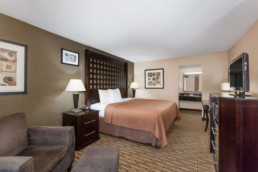 Super 8 by Wyndham Atoka 1