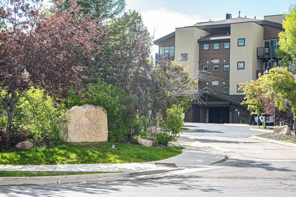 Crestview Condominiums by All Seasons Resort Lodging 1