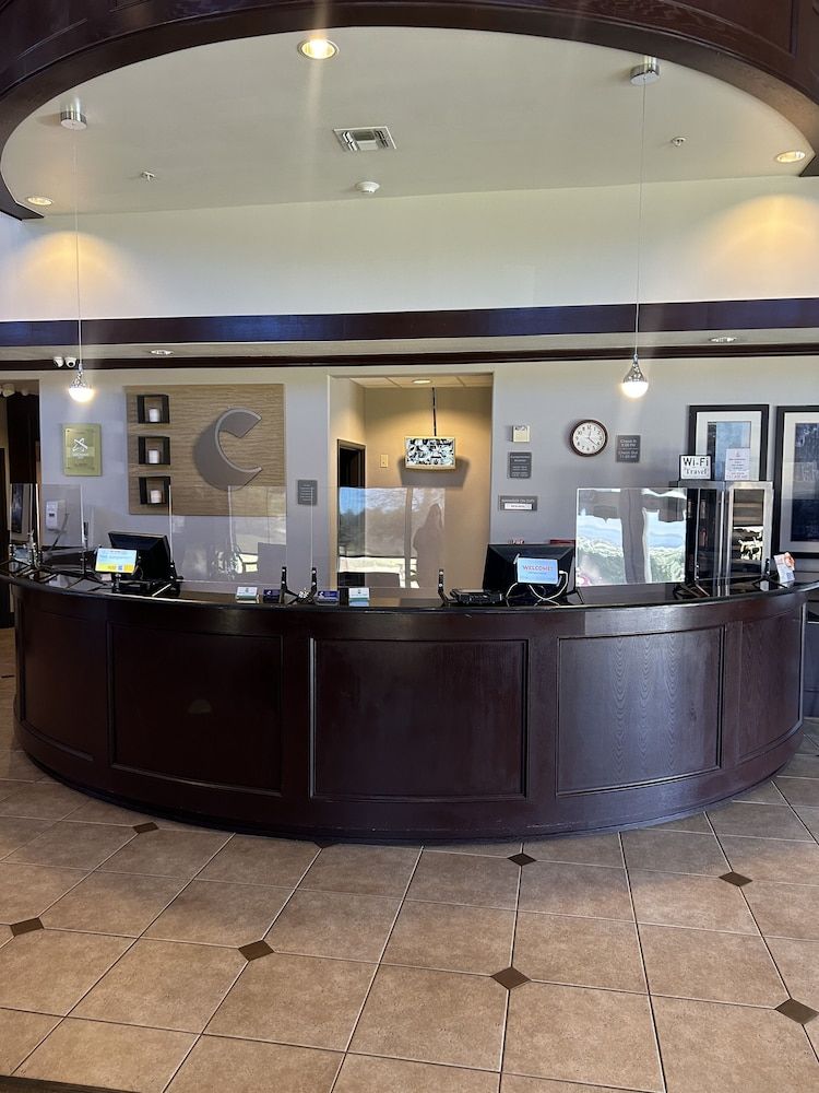 Comfort Suites Palestine 2