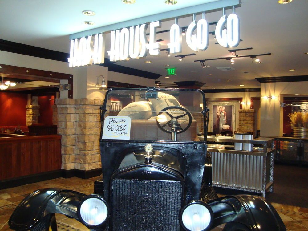 Harrahs Hotel Reno 1