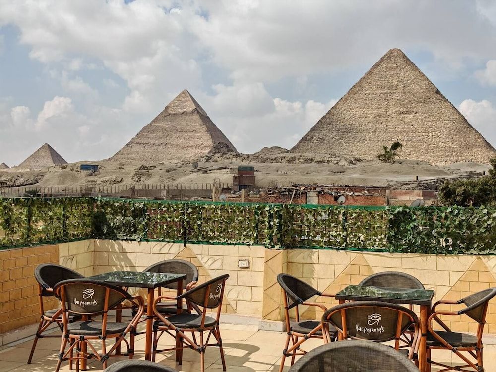 Hur Pyramids Inn 1