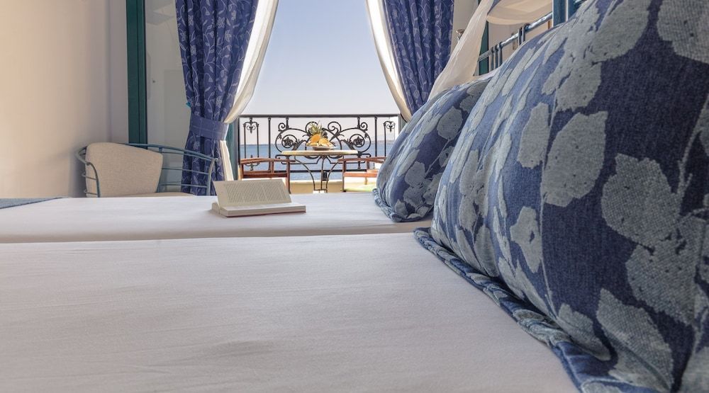 Dionysos Hotel 1