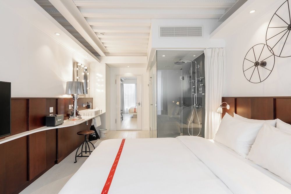 Ruby Lucy Hotel London by IHG 2