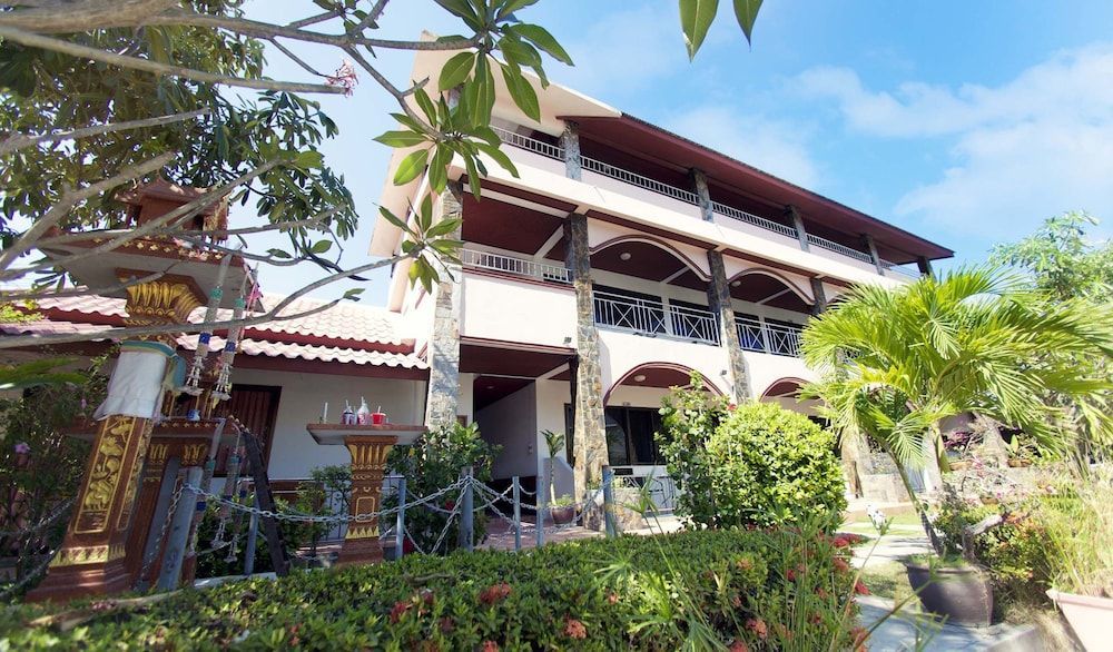 Lotus Friendly Hotel 1
