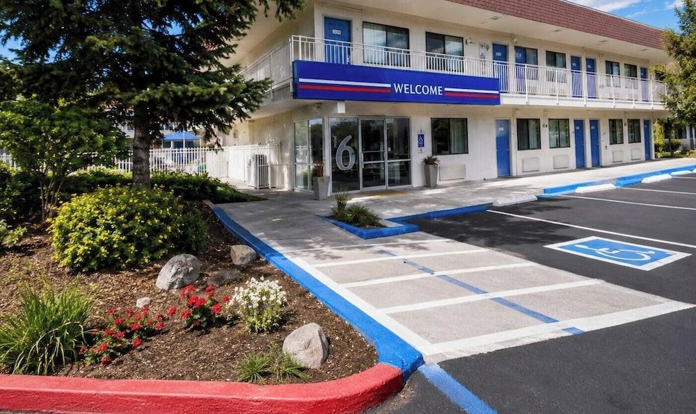 Motel 6-Yreka, CA 1