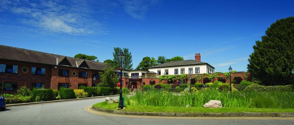 Bredbury Hall Hotel & Country Club 1