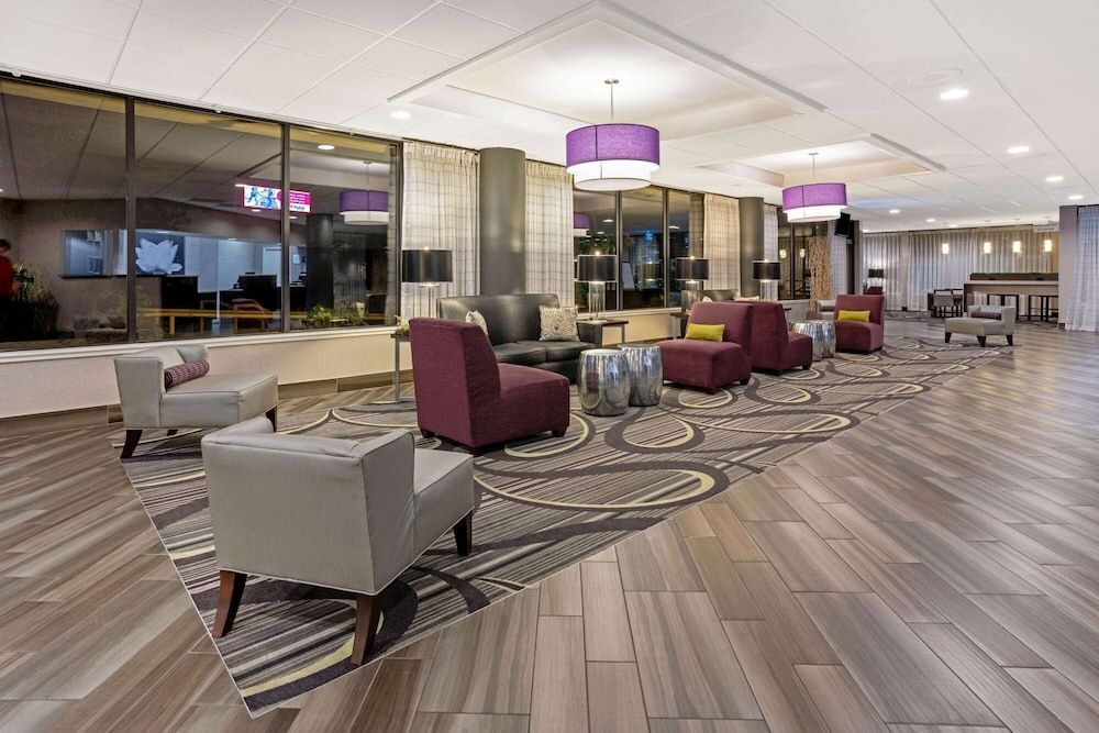 La Quinta Inn & Suites by Wyndham Tacoma - Seattle 2