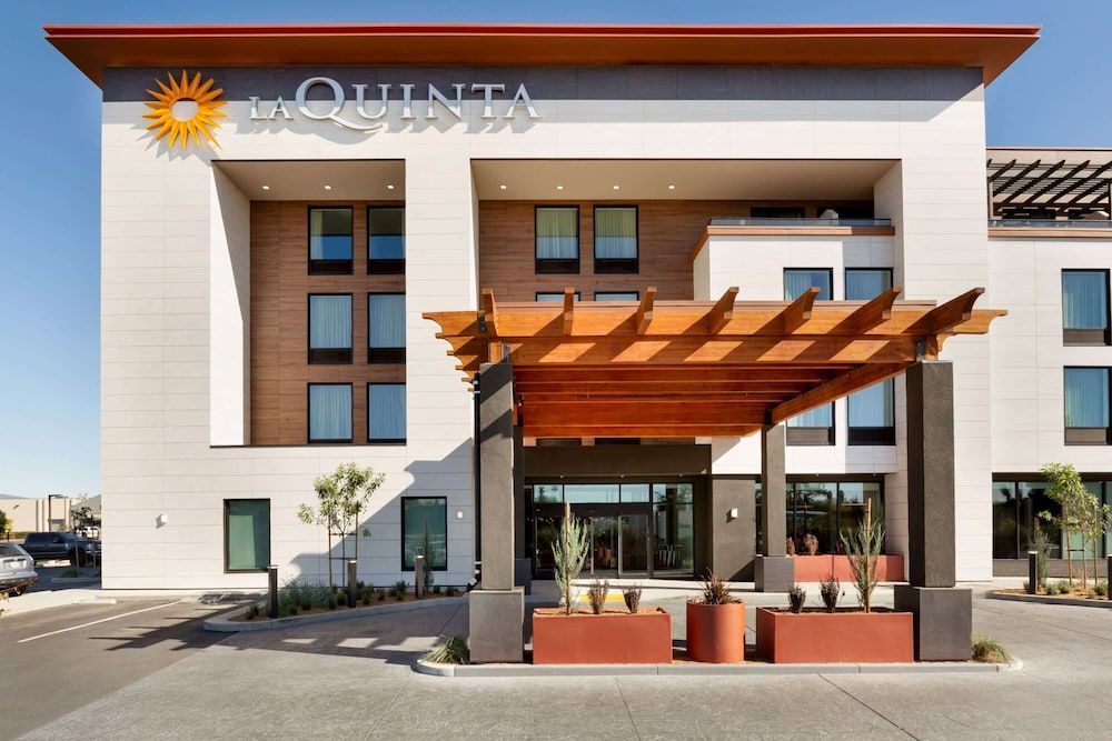 La Quinta Inn & Suites Santa Rosa Sonoma 1