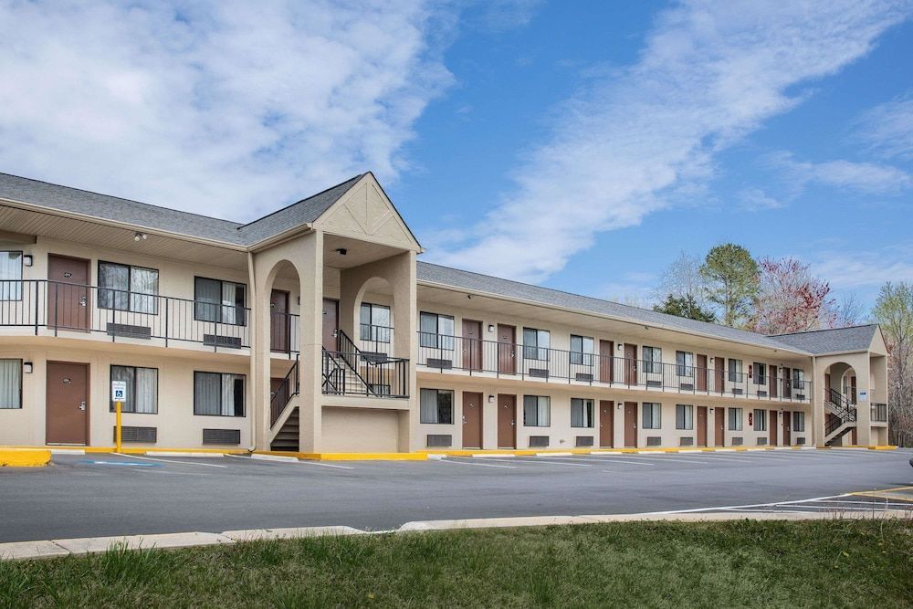 Super 8 by Wyndham Burlington NC 1