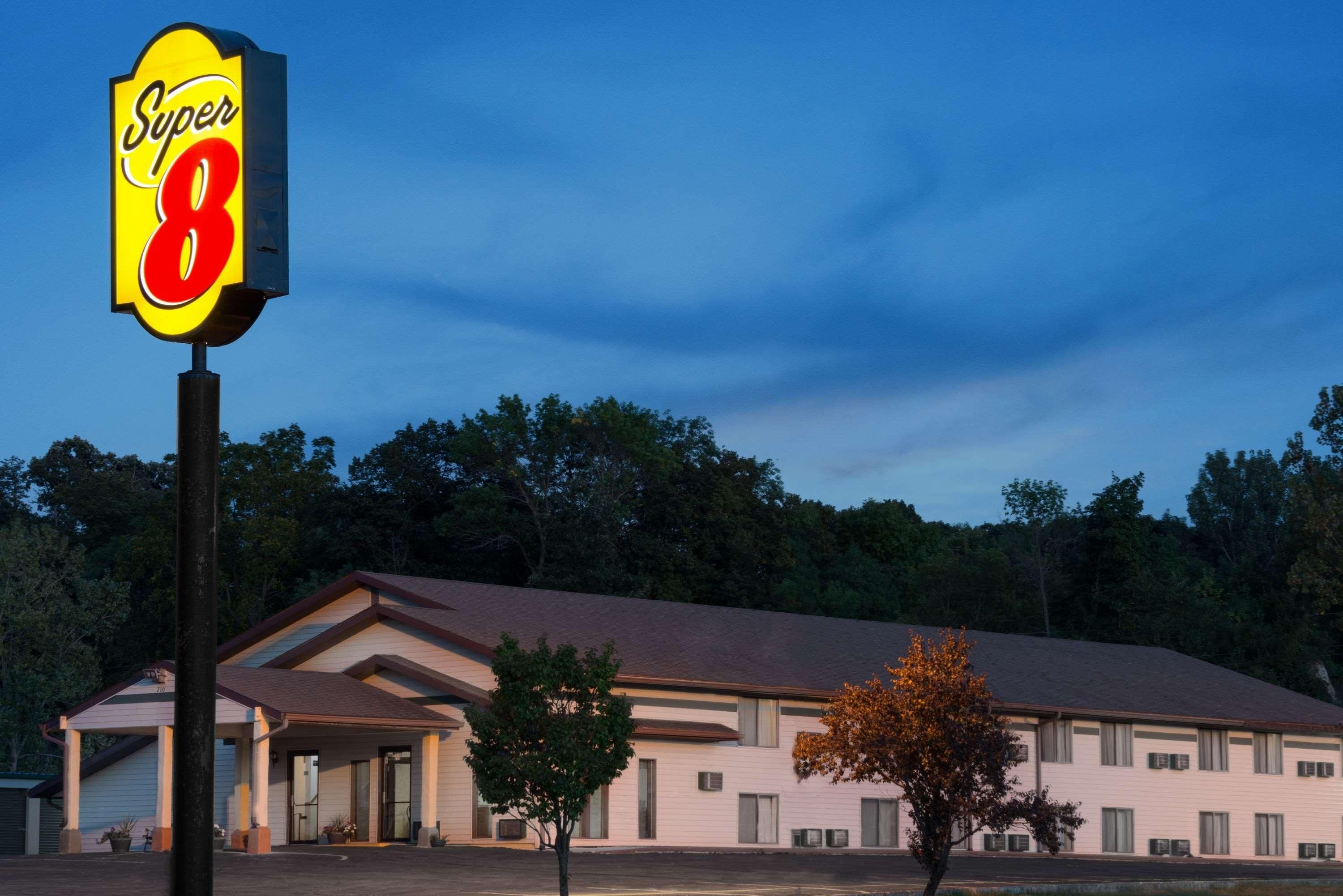 Super 8 by Wyndham Algona 2