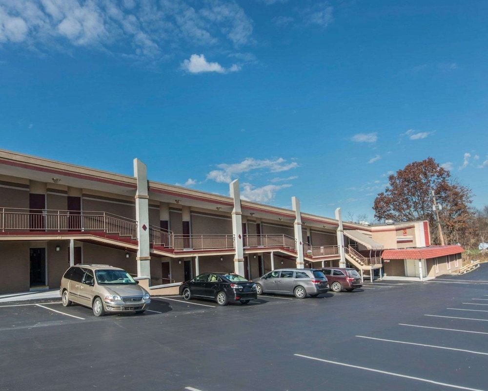 Econo Lodge Hermitage South 1