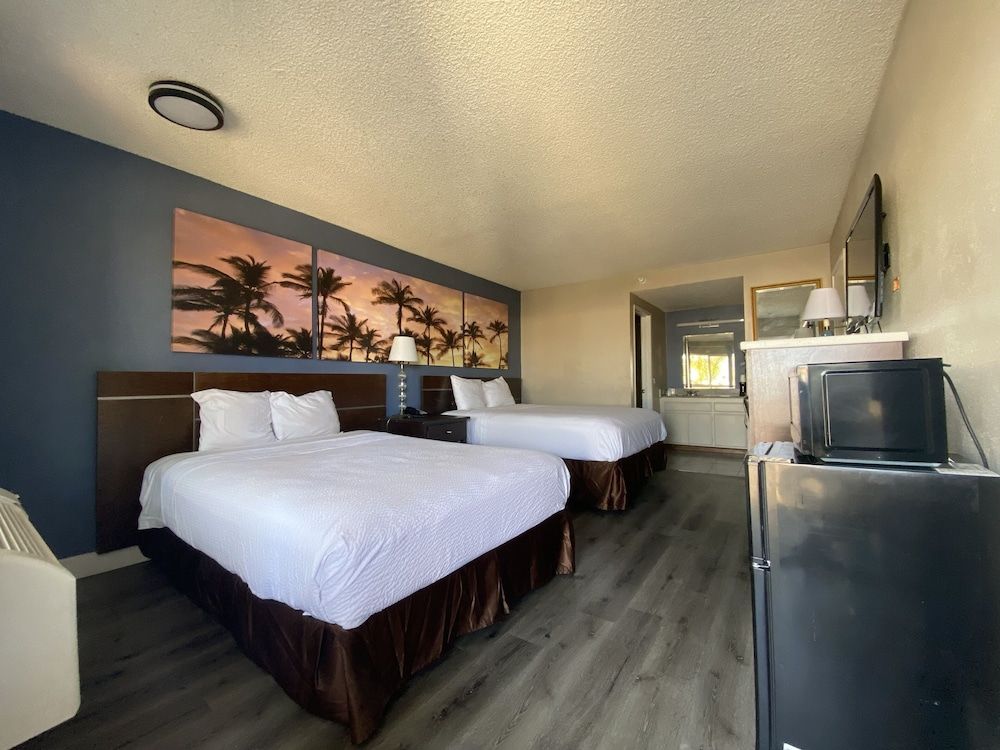 Days Inn by Wyndham Ontario Airport 1