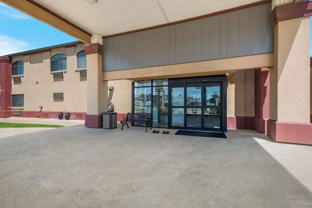 Quality Inn & Suites Oklahoma City North 1